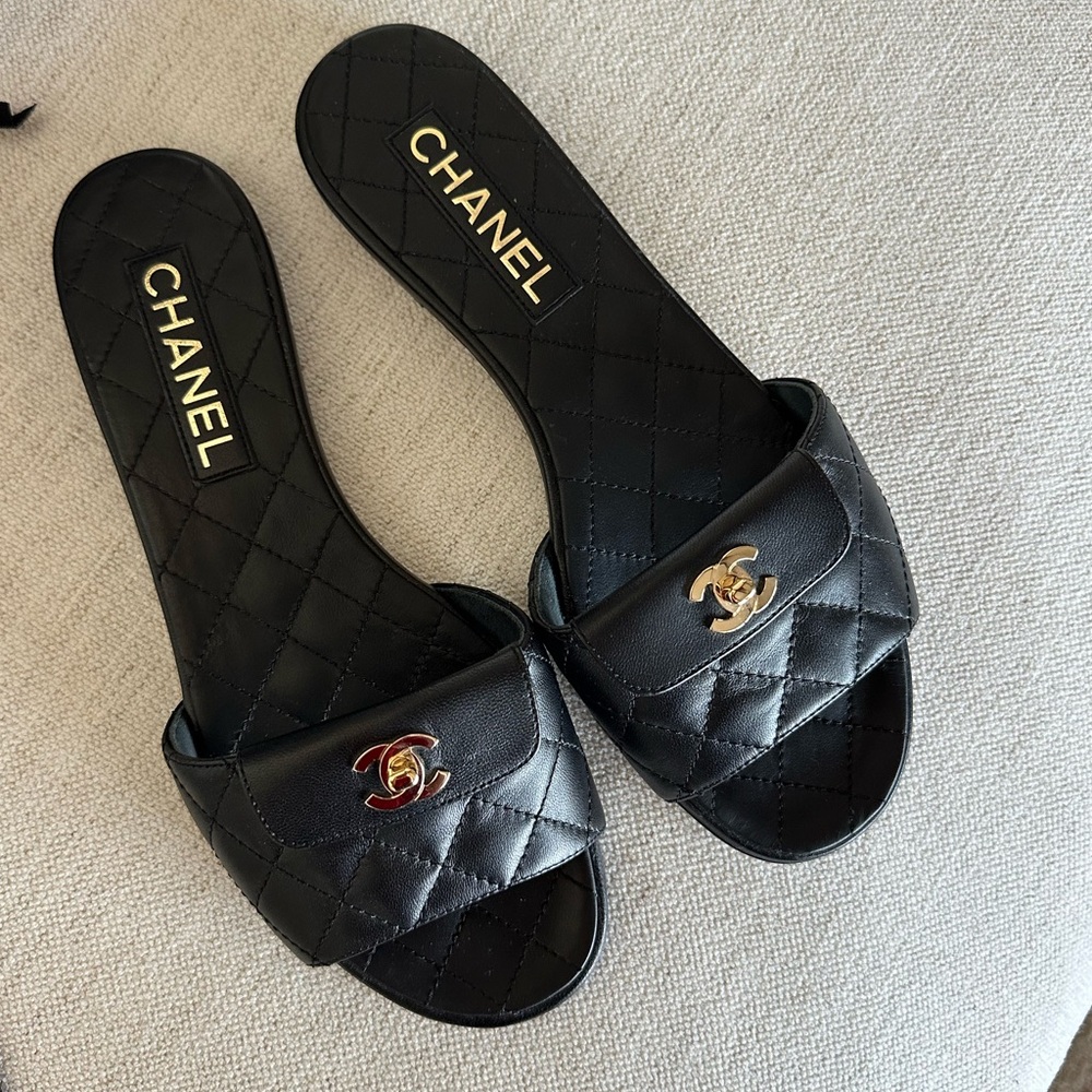 Chanel REV Black Turnlock Quilted Gold CC Logo Mules Slide Sandal Flat Size 38.5
